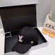 LV   counter new Louis Vuitton home embroidery baseball cap, simple and generous Men and women universal sun hat