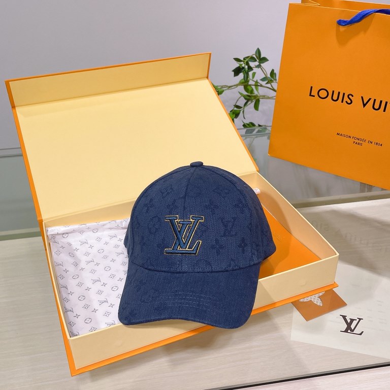 LV Louis Vuitton   official website high version of the shipment, the classic baseball cap, a very classic classic, popular retro beauty, available in all seasons, out of the must-have, very show a small face!