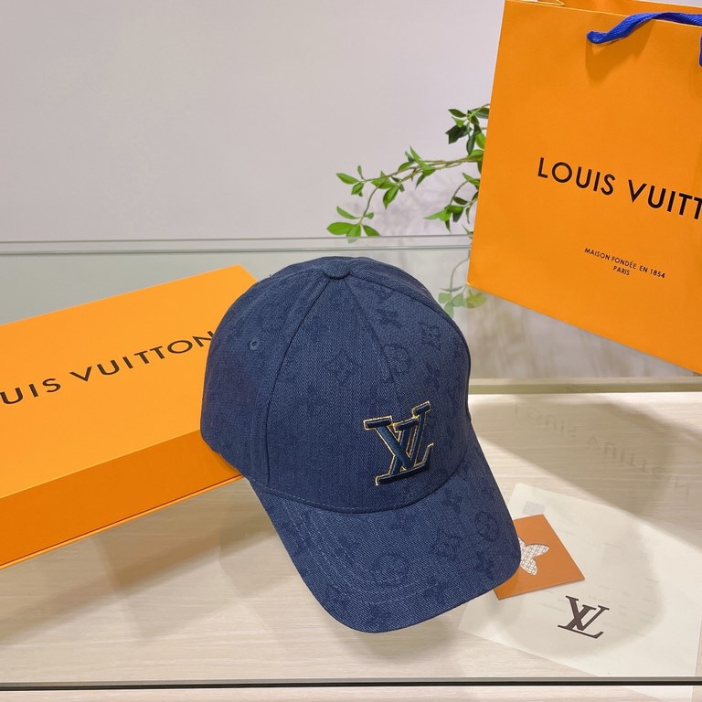 LV Louis Vuitton   official website high version of the shipment, the classic baseball cap, a very classic classic, popular retro beauty, available in all seasons, out of the must-have, very show a small face!