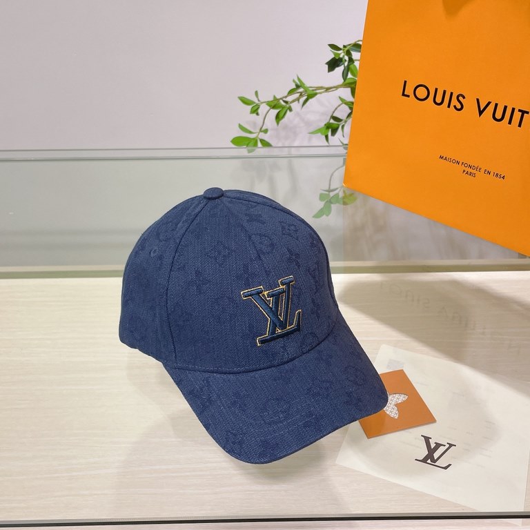 LV Louis Vuitton   official website high version of the shipment, the classic baseball cap, a very classic classic, popular retro beauty, available in all seasons, out of the must-have, very show a small face!