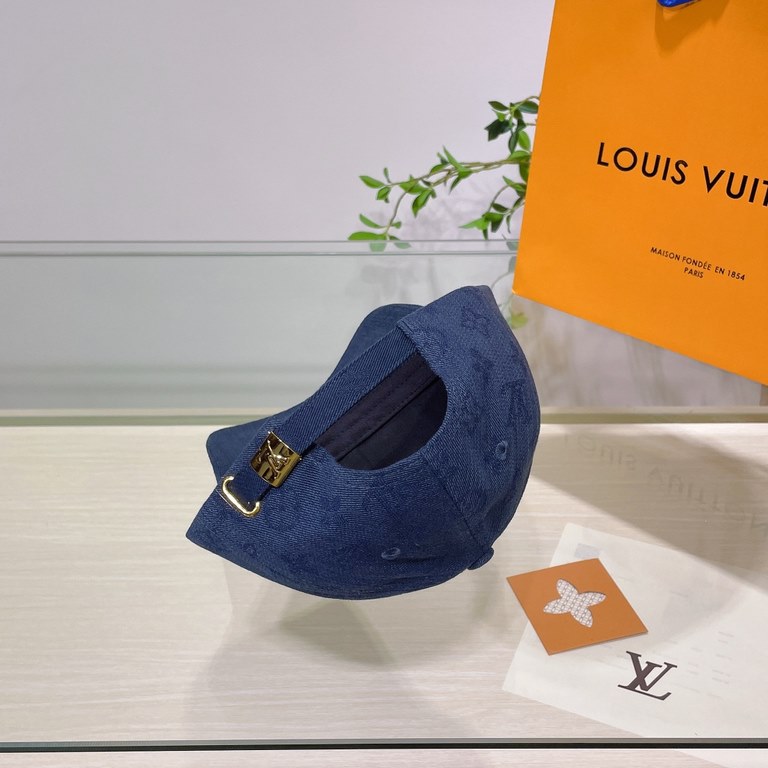 LV Louis Vuitton   official website high version of the shipment, the classic baseball cap, a very classic classic, popular retro beauty, available in all seasons, out of the must-have, very show a small face!