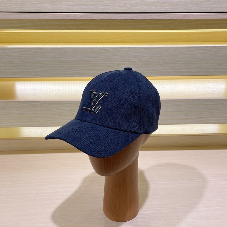 LV Louis Vuitton   official website high version of the shipment, the classic baseball cap, a very classic classic, popular retro beauty, available in all seasons, out of the must-have, very show a small face!