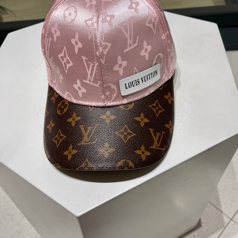 LV Louis Vuitton   official website high version of the baseball cap shipment, classic baseball cap, LOGO embroidery, very classic classic, popular retro beauty, available in all seasons, out of the must-have, very show 