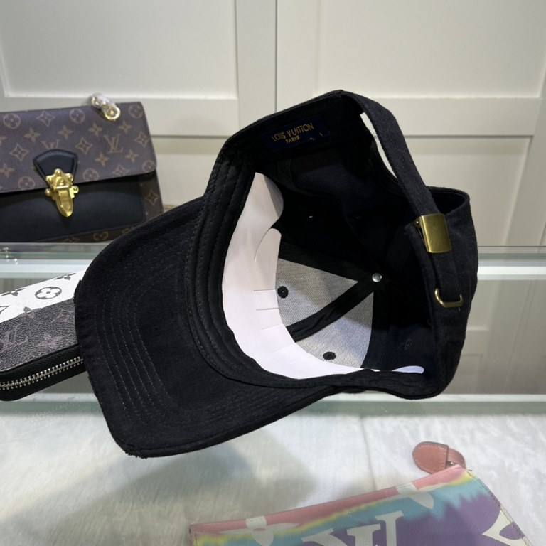 LouiVuittonLV  Counter new Louis Vuitton home embroidered baseball cap, simple and generous Men and women universal sun hat.