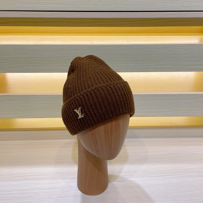 Lv official website knit capVery versatile Men and women universal pro can look at the details, neat workmanship Breathable and comfortable, using imported wool material! Hipster must have!