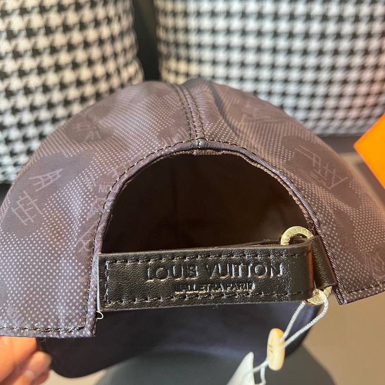 With box cloth bag, LV (Louis Vuitton) new original single baseball cap, Lv silkscreen, counter 11 open mold customized, original custom fabric   head layer cowhide, cotton lining, light and breathable! Awesome quality, 