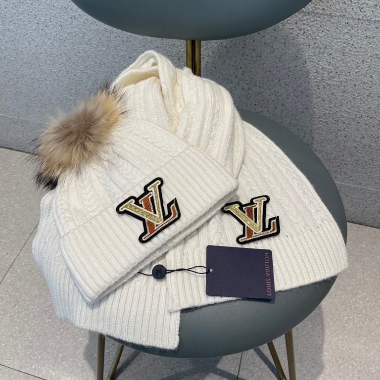 LV set [wool scarf hat set] hat  scarf with 15 centimeters raccoon ball hair. Warm da super comfortable ~ winter young lady little brother ageing magic weapon oh ~ this winter you are just short of such a set of suit hat