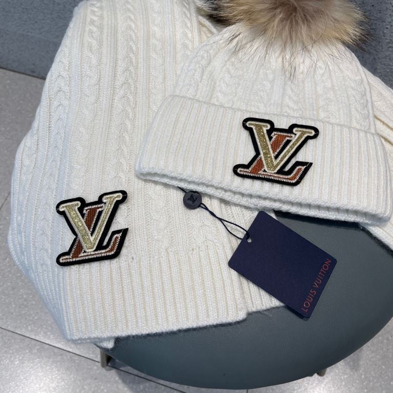 LV set [wool scarf hat set] hat  scarf with 15 centimeters raccoon ball hair. Warm da super comfortable ~ winter young lady little brother ageing magic weapon oh ~ this winter you are just short of such a set of suit hat