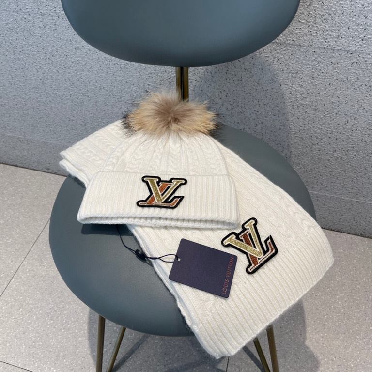 LV set [wool scarf hat set] hat  scarf with 15 centimeters raccoon ball hair. Warm da super comfortable ~ winter young lady little brother ageing magic weapon oh ~ this winter you are just short of such a set of suit hat