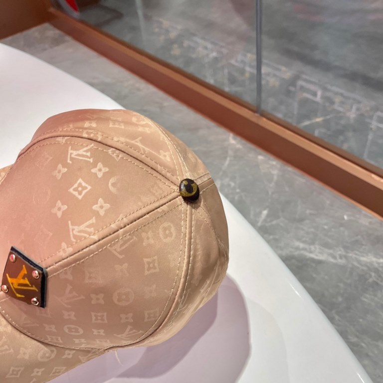 [LV] 2023 spring new models of simple embroidery models of baseball caps, big models are super good with, hurry to get!