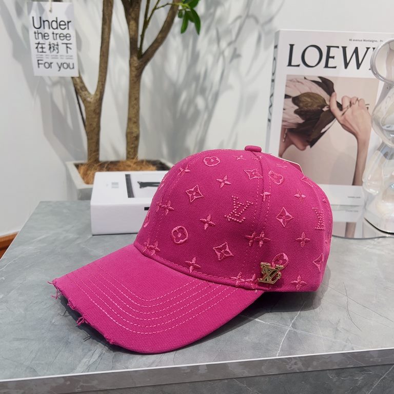 Louis Vuitton LV   Milan counter new hat female foreign full embroidery baseball cap, show face small shade sun protection