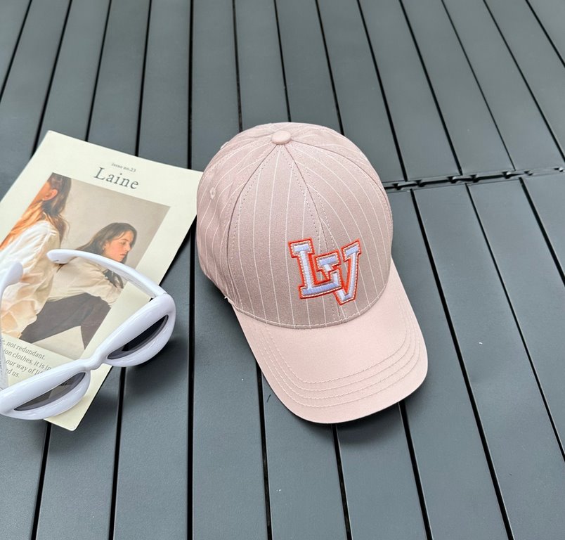 LV Louis Vuitton official website version of the shipment, the classic baseball cap, very classic classic, popular retro beauty, available in all seasons, out of the necessary, very show face is small!