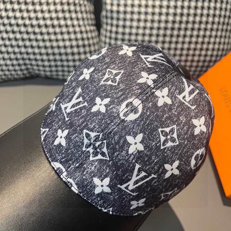 LV (Louis Vuitton) new original single baseball cap.With box cloth bag, LV (Louis Vuitton) new original single baseball cap, cowhide splicing, 11 open mold customized, original denim fabric, workmanship is meticulous and