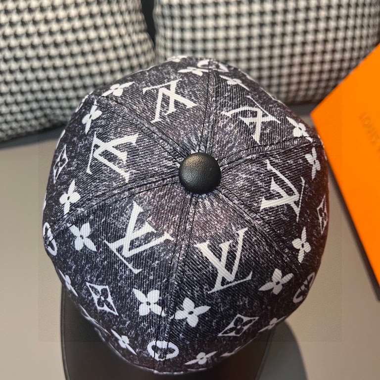 LV (Louis Vuitton) new original single baseball cap.With box cloth bag, LV (Louis Vuitton) new original single baseball cap, cowhide splicing, 11 open mold customized, original denim fabric, workmanship is meticulous and