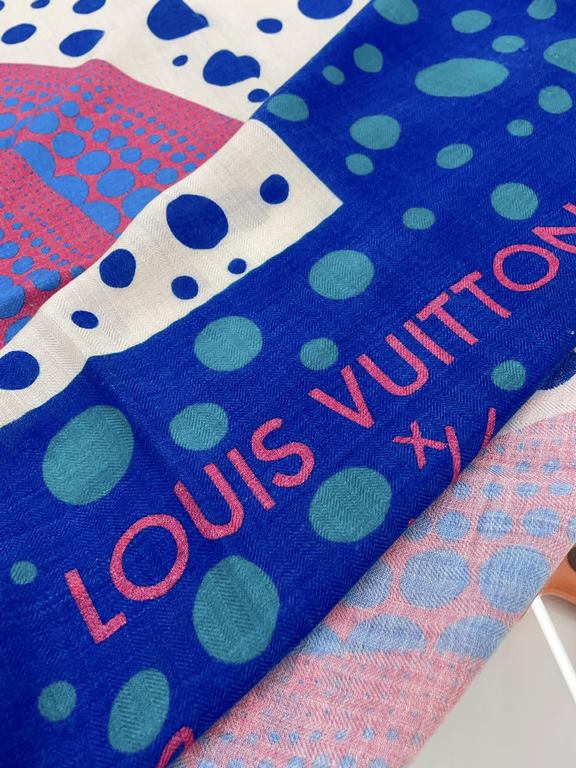 LV elegant and noble baby-like soft touch   synchronized counter [polka dot hat] velvet print   clever use of donkey family bag pattern to create a striking and bright look and feel, with a variety of shapes perfect matc