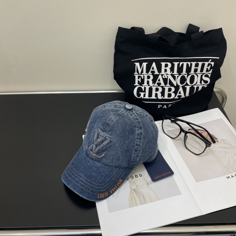 With dust bag LV (Louis Vuitton) original single baseball cap, washed denim, counter 11 open mold customized, original denim fabric   head layer cowhide, lightweight and breathable! Awesome quality, base head circumferen