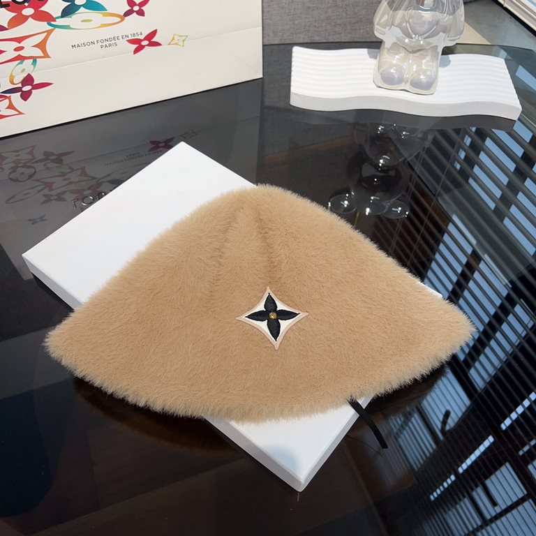 Special  LV Louis Vuitton   Hat bucket hat fall and winter 2023 burst new cashmere basin cap plush fisherman hat female