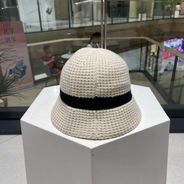 LouisVuitton LV Louis Vuitton   new fall and winter fisherman hat children Korean version of the fashion wild warm knitted bucket hat small fragrant wind show face small pot hat