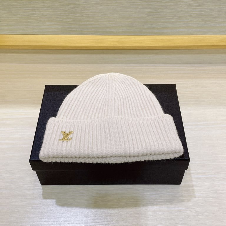 Lv official website knit capVery versatile Men and women universal pro can look at the details, neat workmanship Breathable and comfortable, using imported wool material! Hipster must have!