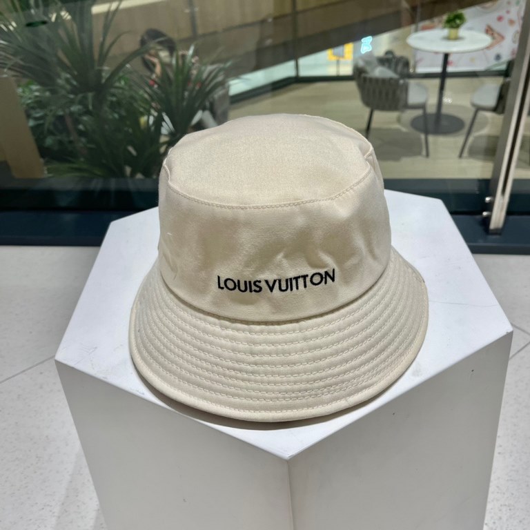 New! Louis Vuitton LouisVuitton high version of the new LV fisherman's hat, heavy construction of the leather label four-leaf clover   fisherman series high-end atmosphere, versatile models   men and women!