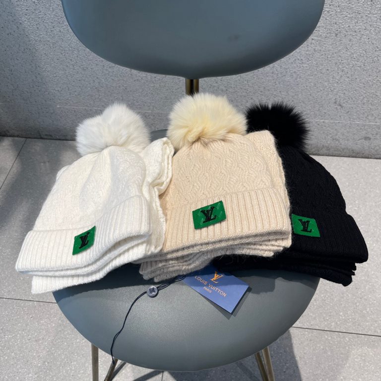 LV set [wool scarf hat set] hat  scarf with fox fur ball warm super comfortable ~ winter Miss little brother age reduction artifacts Oh ~ this winter you're just short of such a set of suit hat la ~ and warm and fashion!