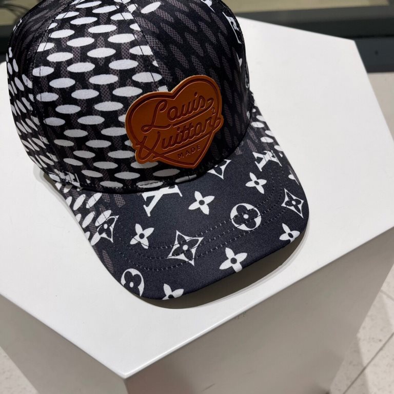 LV spring and summer show models full logo baseball cap  Snowflake   old flower baseball cap fisherman hatVisual sense, spring and summer burst hot single product