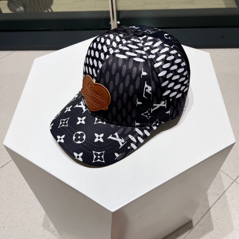 LV spring and summer show models full logo baseball cap  Snowflake   old flower baseball cap fisherman hatVisual sense, spring and summer burst hot single product