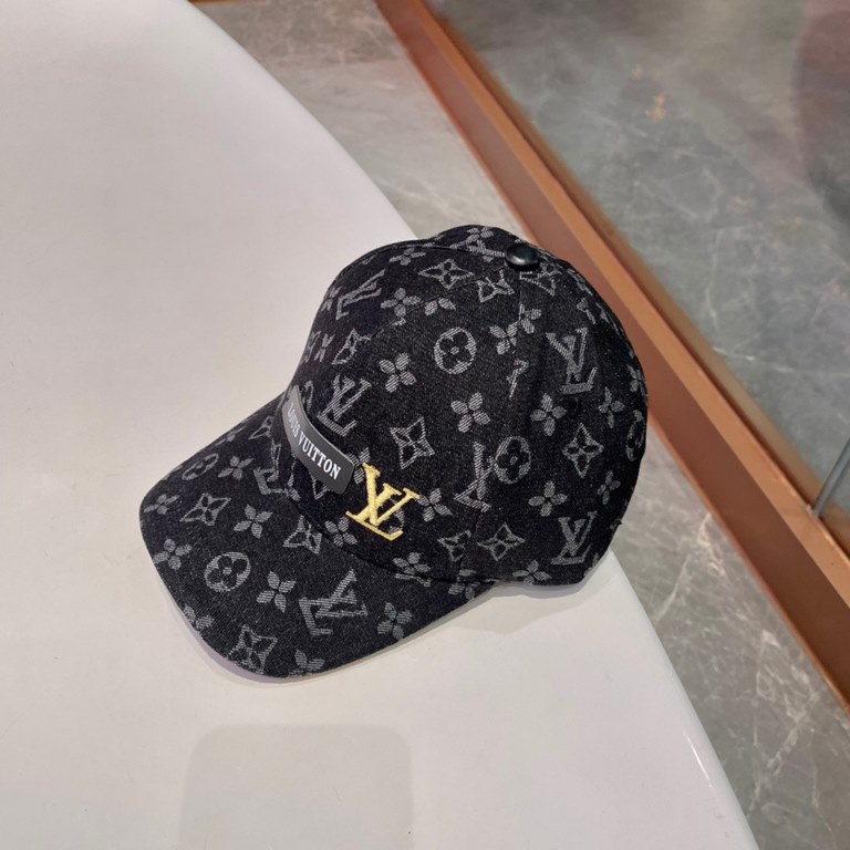 LV2023 new denim baseball cap, fisherman's cap   waited for centuries   finally waited for this baseball cap. Denim fabric, very resistant to dirt. Embroidered logo jacquard pattern, very nice   adjustable at the back.