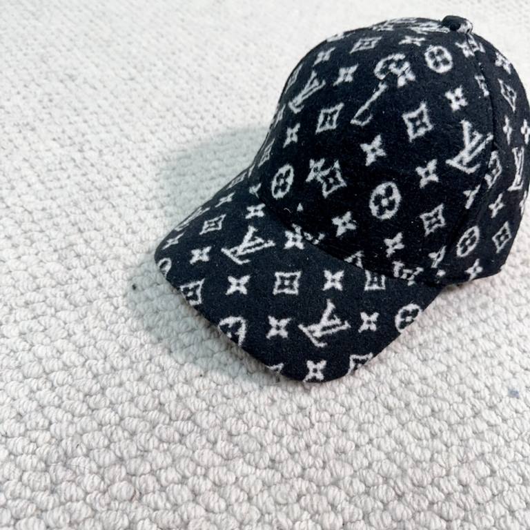 lv Louis Vuitton is very hot a baseball capSimple, atmospheric, grungy and personalizedLogo, fabric top, breathable and comfortable.Seasonal model lightweight and breathable! The quality is superb.