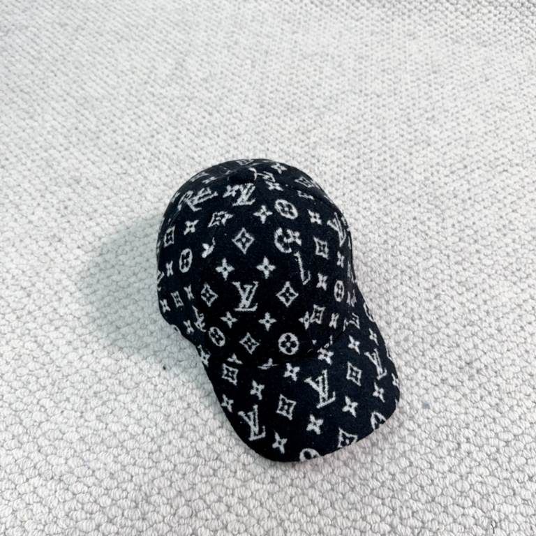 lv Louis Vuitton is very hot a baseball capSimple, atmospheric, grungy and personalizedLogo, fabric top, breathable and comfortable.Seasonal model lightweight and breathable! The quality is superb.