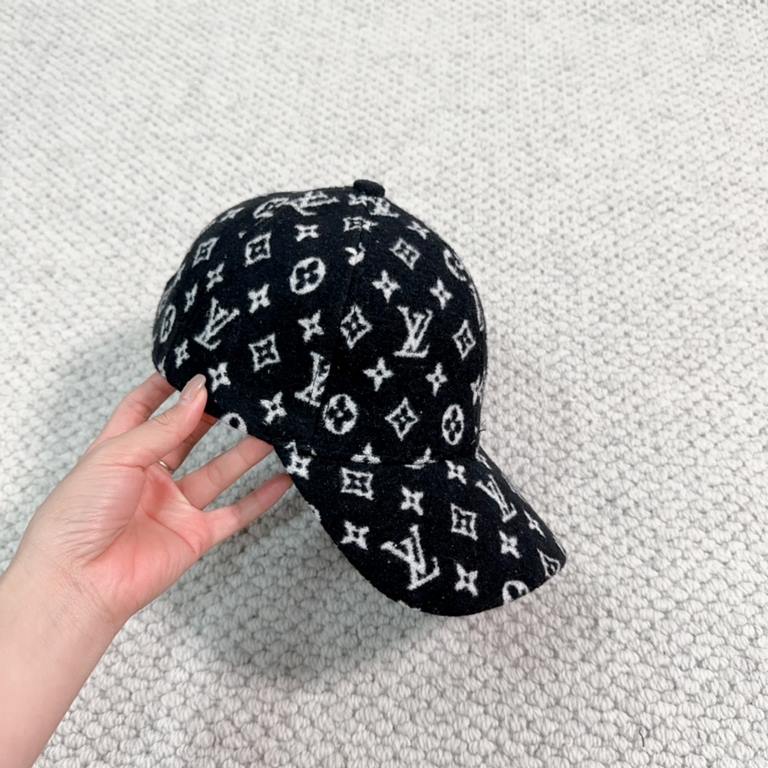 lv Louis Vuitton is very hot a baseball capSimple, atmospheric, grungy and personalizedLogo, fabric top, breathable and comfortable.Seasonal model lightweight and breathable! The quality is superb.