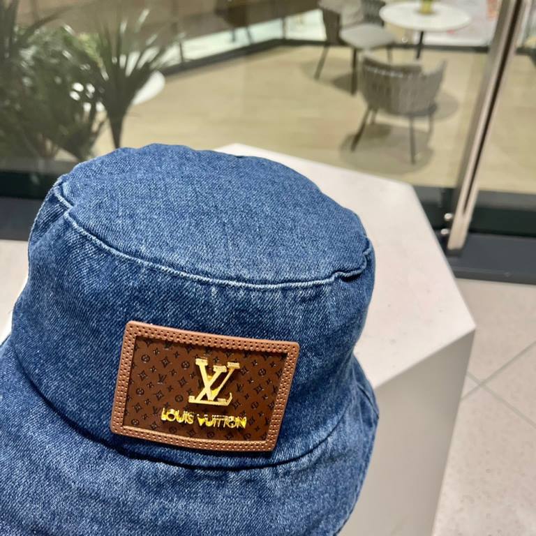 LV spring and summer show full logo denim fisherman hatFisherman's hatA visually stunning item for springsummer!