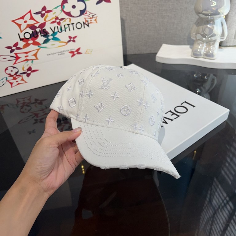 LV Louis VuittonLouis Vuitton Embroidered Baseball CapA must-have item for fall This colorful baseball cap is perfect!Especially when you wear it, it makes your face look smaller.The embroidery of the letters is very str