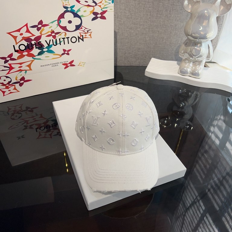 LV Louis VuittonLouis Vuitton Embroidered Baseball CapA must-have item for fall This colorful baseball cap is perfect!Especially when you wear it, it makes your face look smaller.The embroidery of the letters is very str