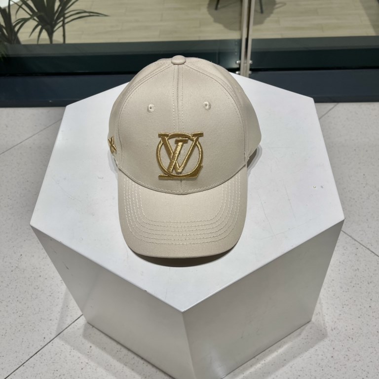 Louis Vuitton   LV baseball cap  , simple atmosphere full of personality Exquisite embroidery design Full of fashion sense   This hat is definitely worth getting!