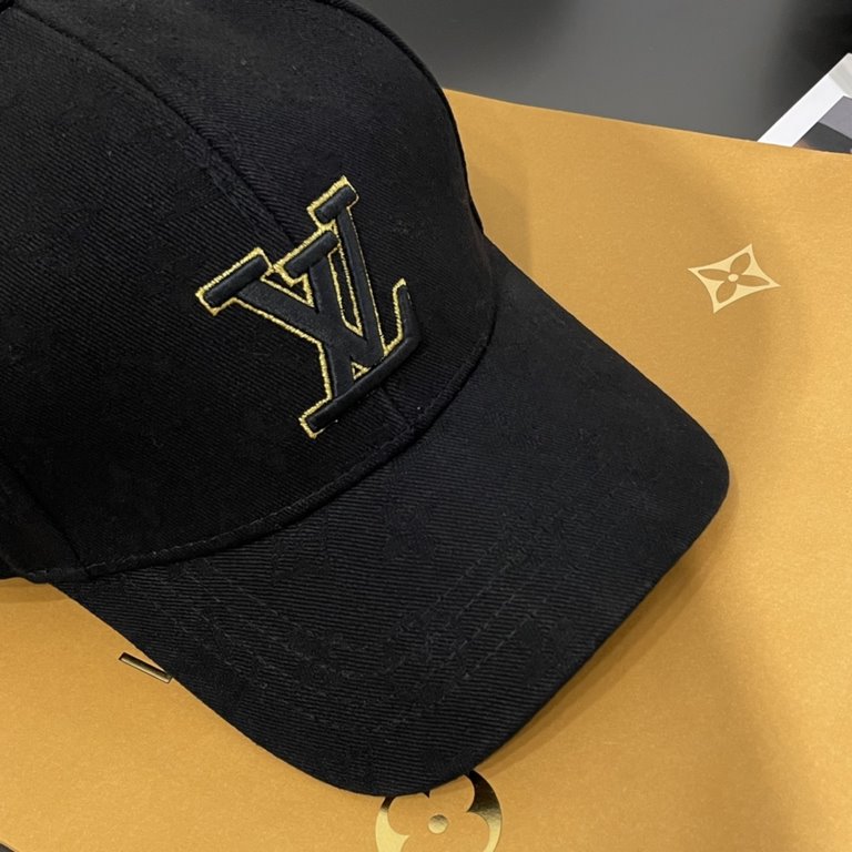 LV Louis Vuitton   official website high version of the shipment, the classic baseball cap, a very classic classic, popular retro beauty, available in all seasons, out of the must-have, very show a small face!