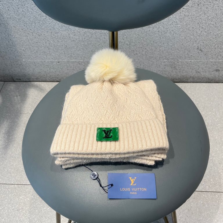 LV set [wool scarf hat set] hat  scarf with fox fur ball warm super comfortable ~ winter Miss little brother age reduction artifacts Oh ~ this winter you're just short of such a set of suit hat la ~ and warm and fashion!