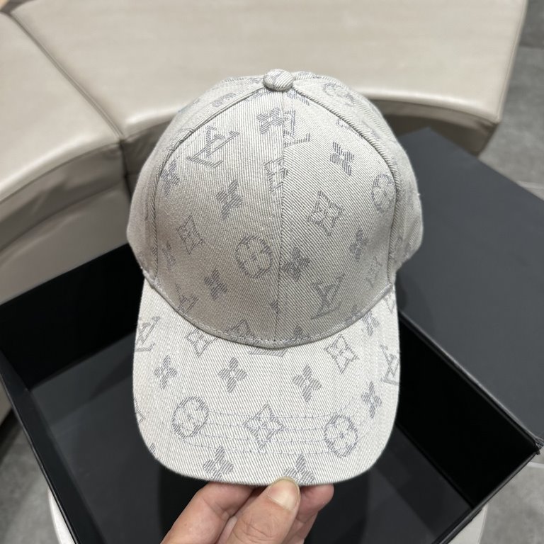 (LV Louis Vuitton) new full print logo pattern paragraph baseball cap, counter synchronization shipment, big name models super good with, hurry to get!