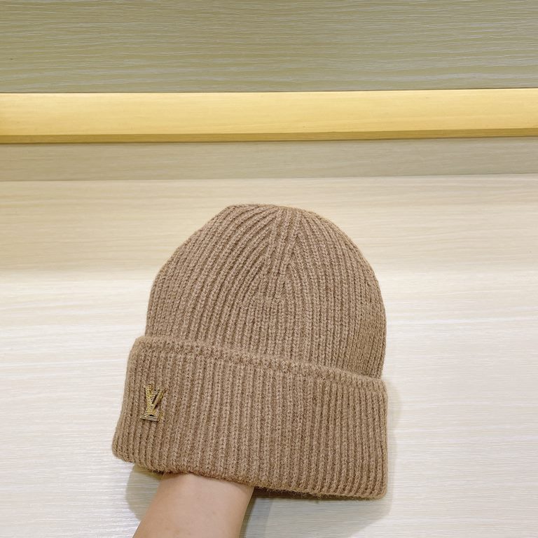 Lv official website knit capVery versatile Men and women universal pro can look at the details, neat workmanship Breathable and comfortable, using imported wool material! Hipster must have!