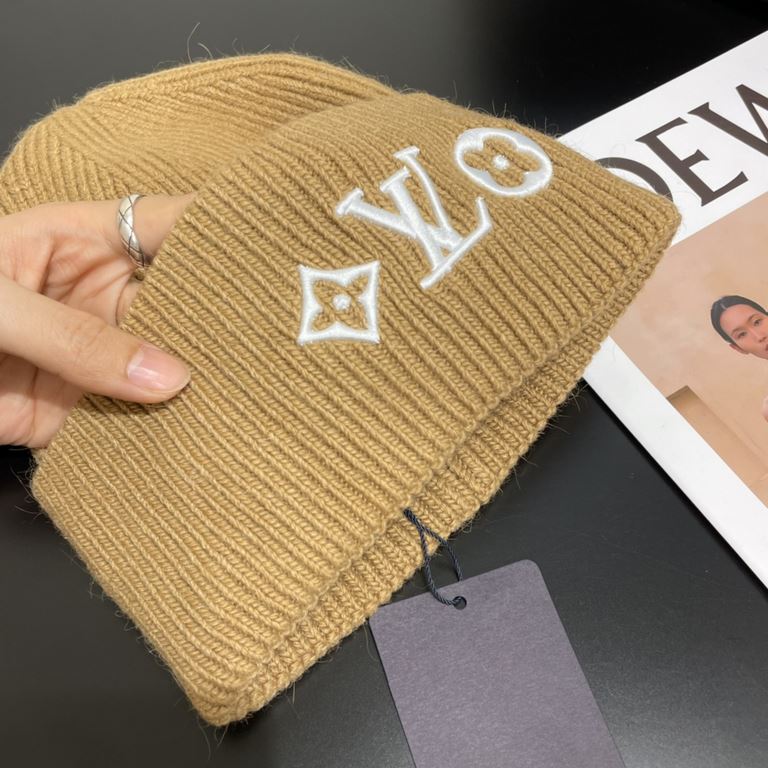 LV Louis Vuitton official website classic knit cap! Little red book hot selling explosive models! Wear a god! Men and women with the same models, thickened warmer, fashionable and popular   texture first-class, the best 