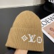 LV Louis Vuitton official website classic knit cap! Little red book hot selling explosive models! Wear a god! Men and women with the same models, thickened warmer, fashionable and popular   texture first-class, the best 