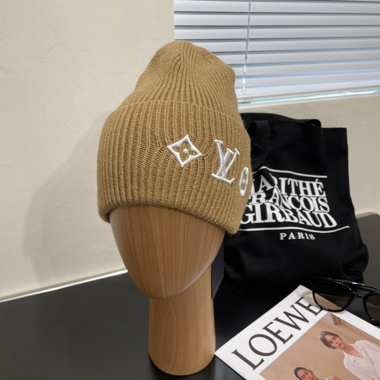 LV Louis Vuitton official website classic knit cap! Little red book hot selling explosive models! Wear a god! Men and women with the same models, thickened warmer, fashionable and popular   texture first-class, the best 