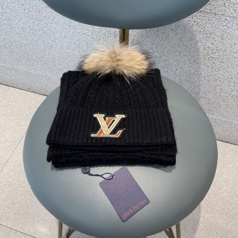 LV set [wool scarf hat set] hat  scarf with 15 centimeters raccoon ball hair. Warm da super comfortable ~ winter young lady little brother ageing magic weapon oh ~ this winter you are just short of such a set of suit hat