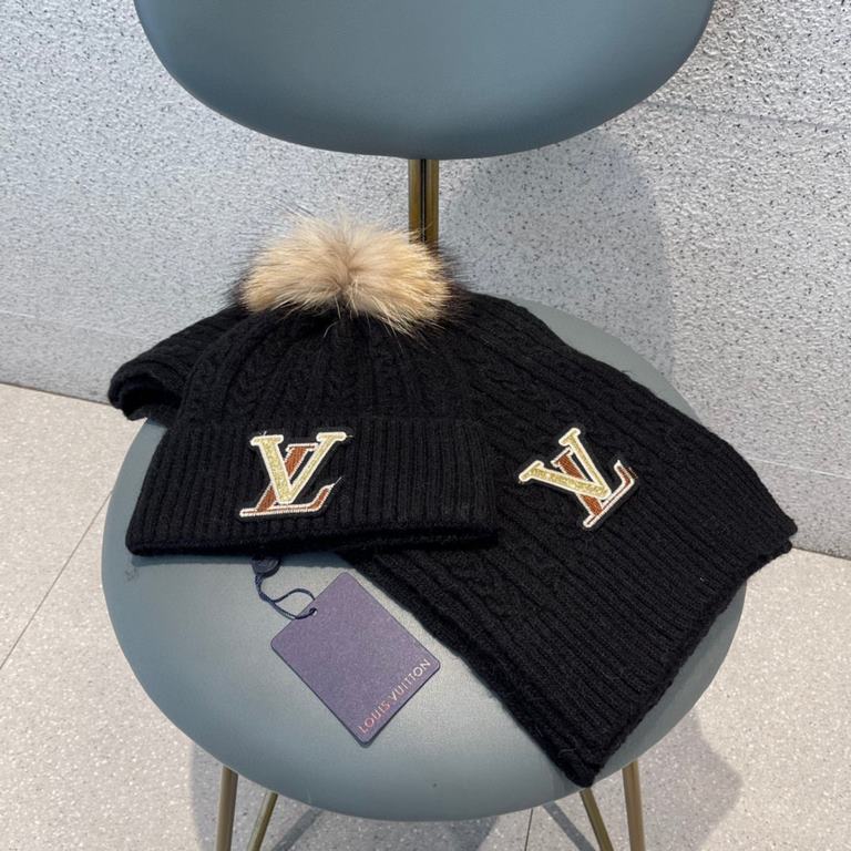 LV set [wool scarf hat set] hat  scarf with 15 centimeters raccoon ball hair. Warm da super comfortable ~ winter young lady little brother ageing magic weapon oh ~ this winter you are just short of such a set of suit hat