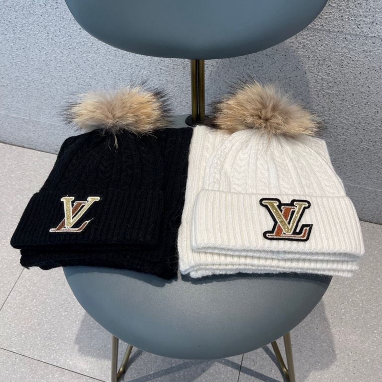 LV set [wool scarf hat set] hat  scarf with 15 centimeters raccoon ball hair. Warm da super comfortable ~ winter young lady little brother ageing magic weapon oh ~ this winter you are just short of such a set of suit hat