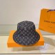 LV Louis Vuitton   official website high version of the shipment, the classic fisherman's hat is very classic classic, popular retro beauty, available in all seasons, out of the must-have, very show the face is small!