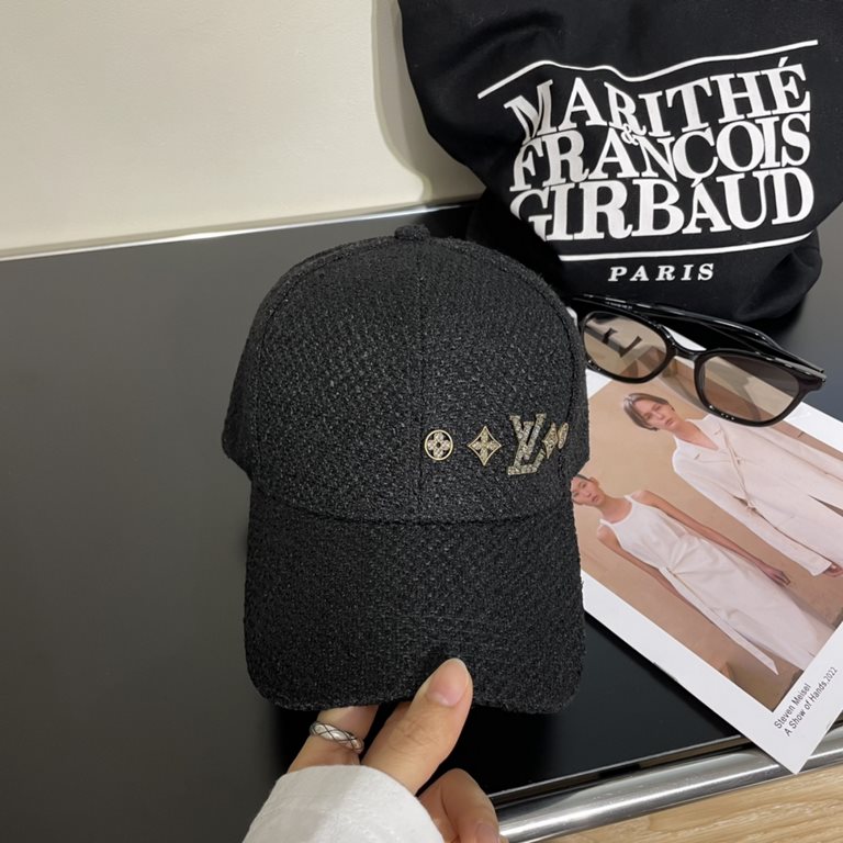 LV baseball cap  New Louis Vuitton baseball cap  Fire shipment, versatile items   casually with a good look Quality is superb   fashionable versatile