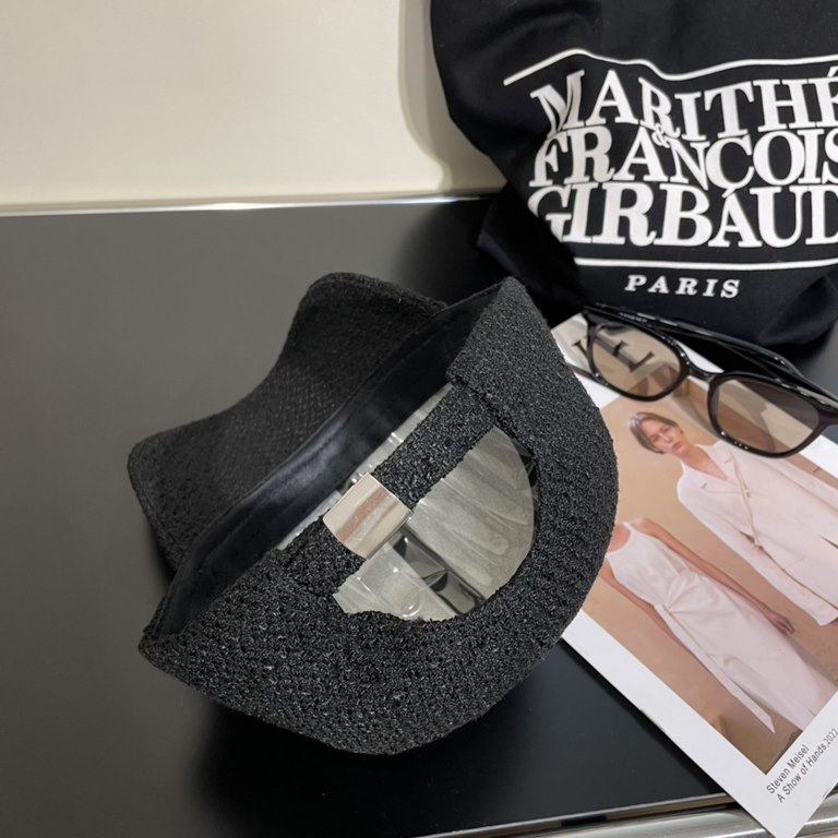 LV baseball cap  New Louis Vuitton baseball cap  Fire shipment, versatile items   casually with a good look Quality is superb   fashionable versatile