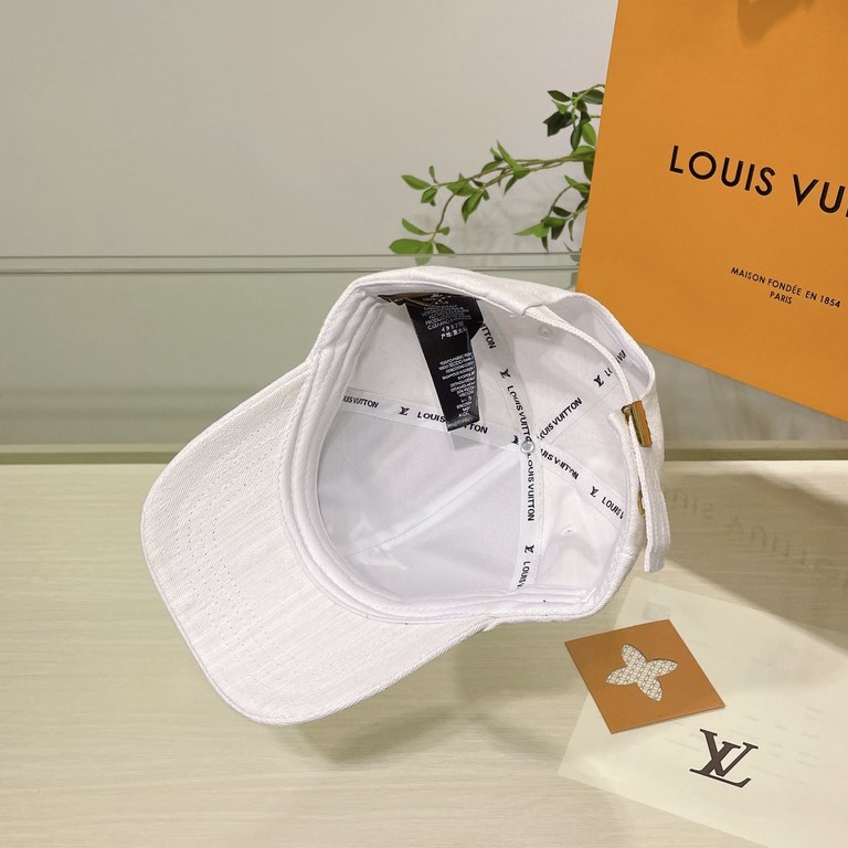 LV Louis Vuitton   official website high version of the shipment, the classic baseball cap, a very classic classic, popular retro beauty, available in all seasons, out of the must-have, very show a small face!