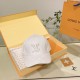 LV Louis Vuitton   official website high version of the shipment, the classic baseball cap, a very classic classic, popular retro beauty, available in all seasons, out of the must-have, very show a small face!